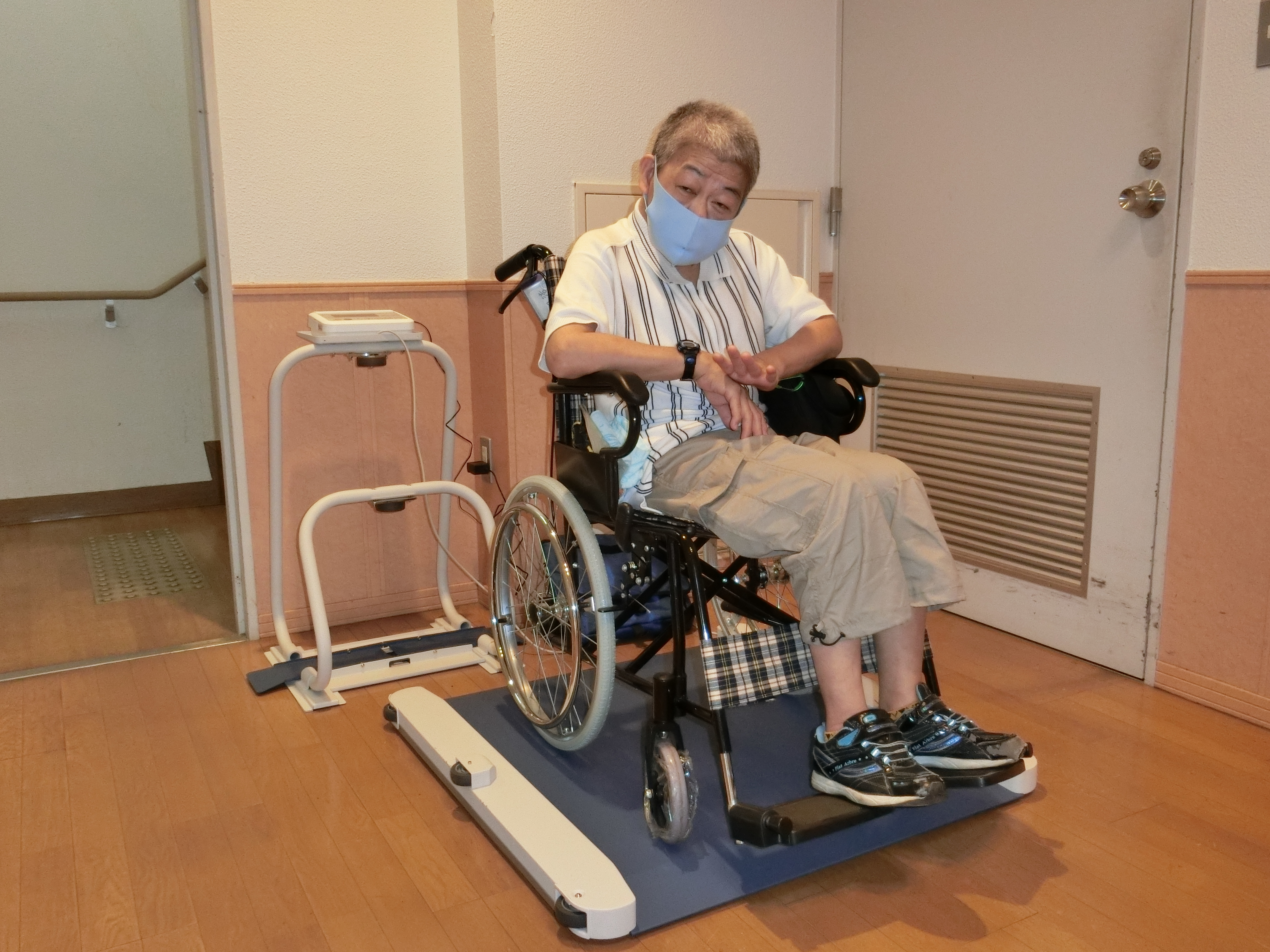珍しい 介護、グループホーム必見 送料無料 車椅子用体重計セット 看護
